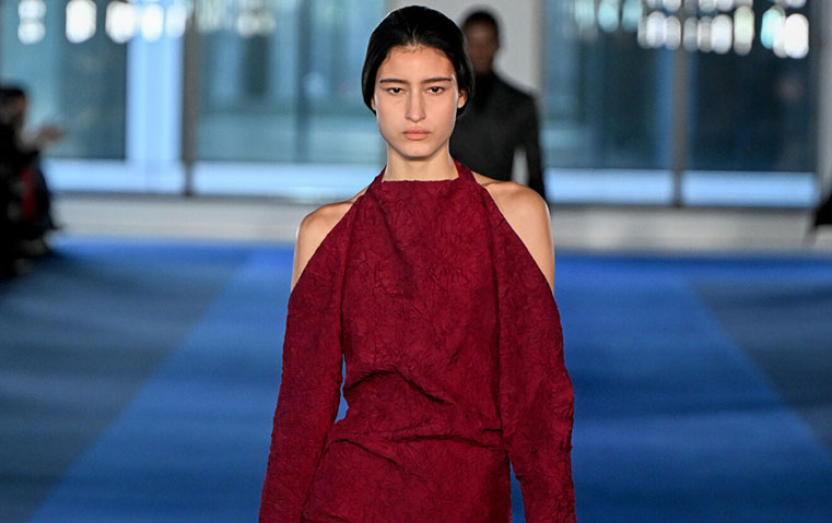 أول عرض لـProenza Schouler من تصميم راشيل سكوت: تصاميم لامرأة تعرف ما تريد