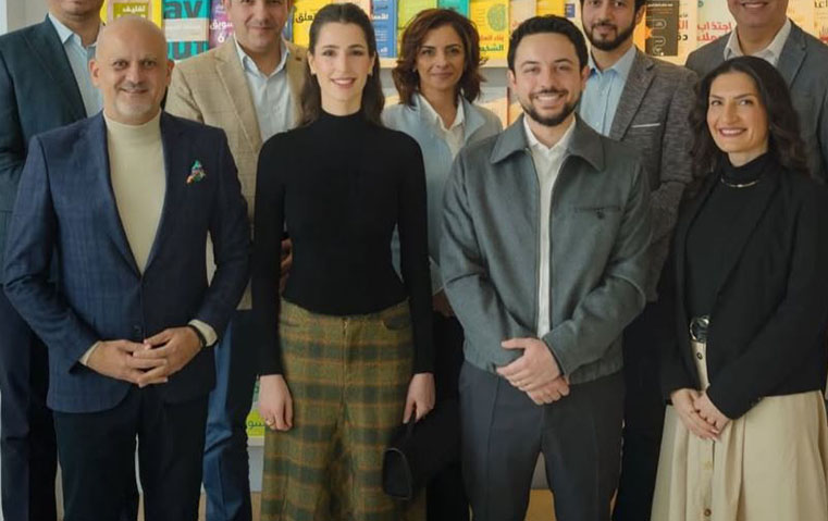 استوحي من الأميرة رجوة طريقة تنسيق تنورة المربعات