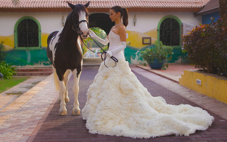 رانيا فواز تحتفل بزفافها في دبي بفستانين من تصميم زينة زكي