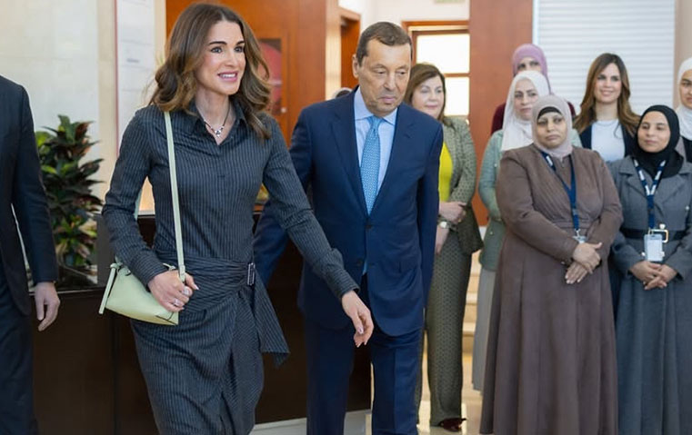 الملكة رانيا رمز الأناقة العصرية بفستان Isabel Marant