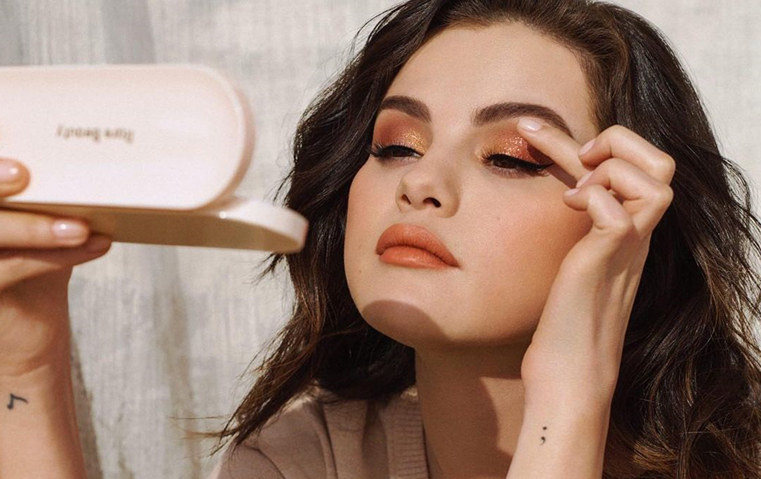 سيلينا غوميز تطرح مكياج Rare Beauty في الشرق الأوسط
