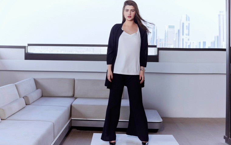 لأول مرّة، روان بن حسين بدور العارضة، فماذا تقول المصمّمة وعد أسمر عن هذا التعاون؟