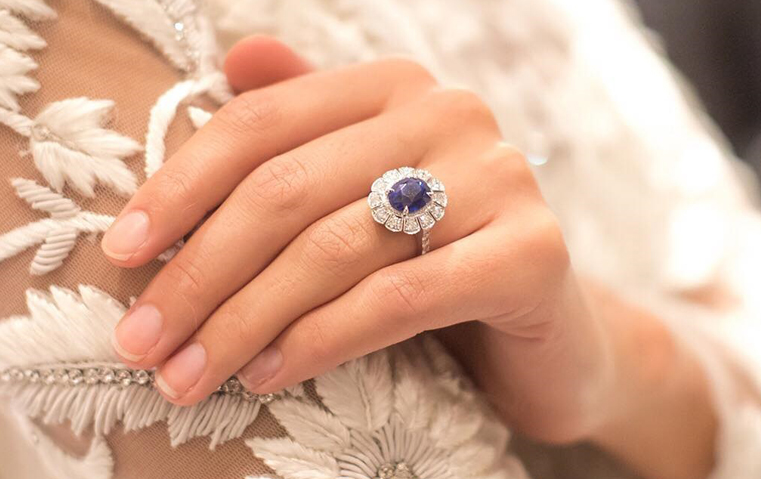 جيل الألفية يودّع خاتم الزفاف الماسي ويستبدله بأفخم الأحجار المُلوّنة