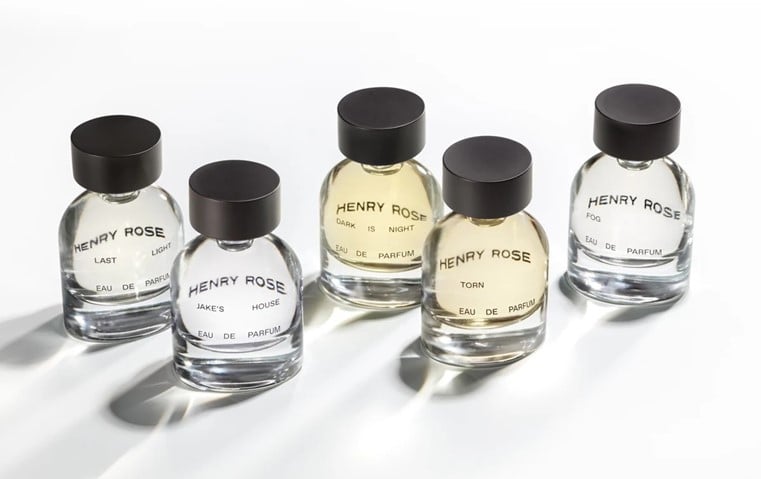 هل العطور الطبيعية تدوم؟ الحقيقة وراء العطور 
