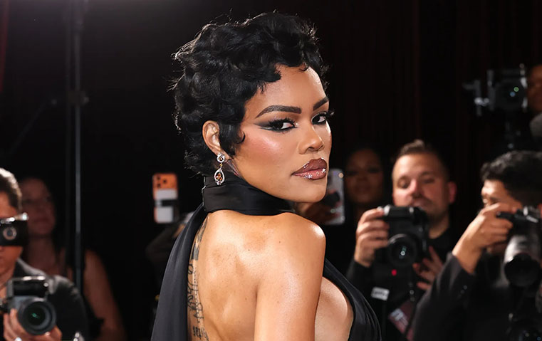 خطوات تطبيق مكياج تيانا تايلور في الغولدن غلوب