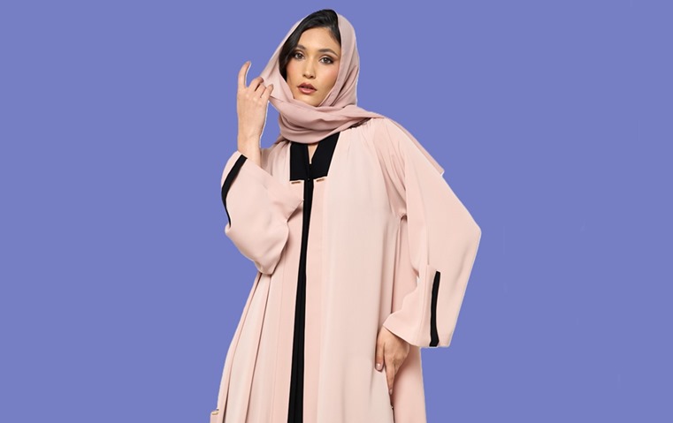تصاميم Holiday Modest للأعياد ترتقي بالموضة المحتشمة إلى مستوى جديد