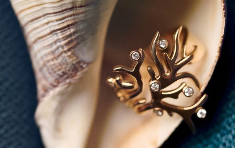 مقابلة مع مؤسستَي مجوهرات SHAMS: المرح يضفي الطابع الإنساني على التصاميم