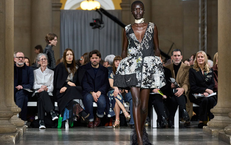 أسبوع لندن للموضة يختتم فعالياته بأربعة من أكثر العروض تنوعاً