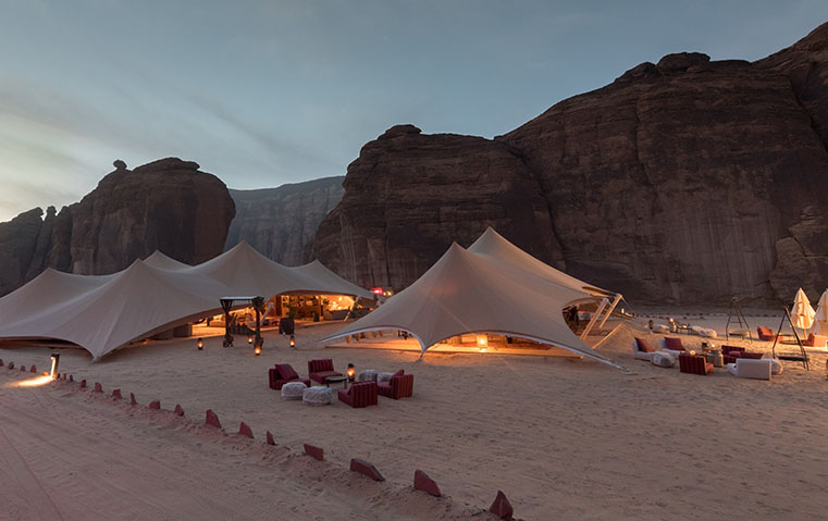 تجربة لا تفوّت: مشاهدة الأفلام تحت النجوم في صحراء العُلا السعودية