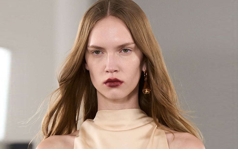 صيحات مكياج ربيع وصيف 2026: جرأة فنية بلمسات بسيطة