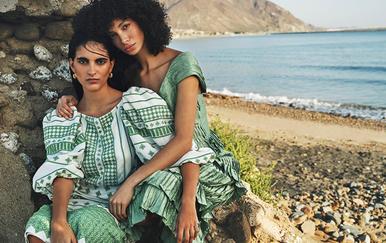 استعدّي لربيع حافل بملابس السفاري ونقشة الزهور البرية