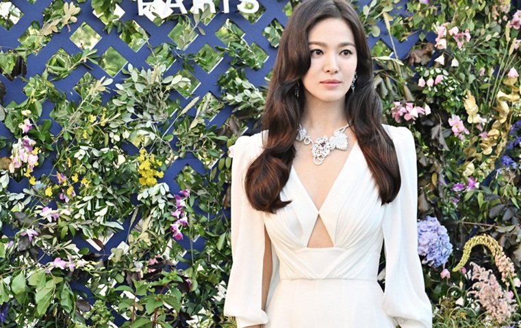 تفاصيل مجوهرات المشاهير في حفل إطلاق Le Jardin de Chaumet في فرنسا