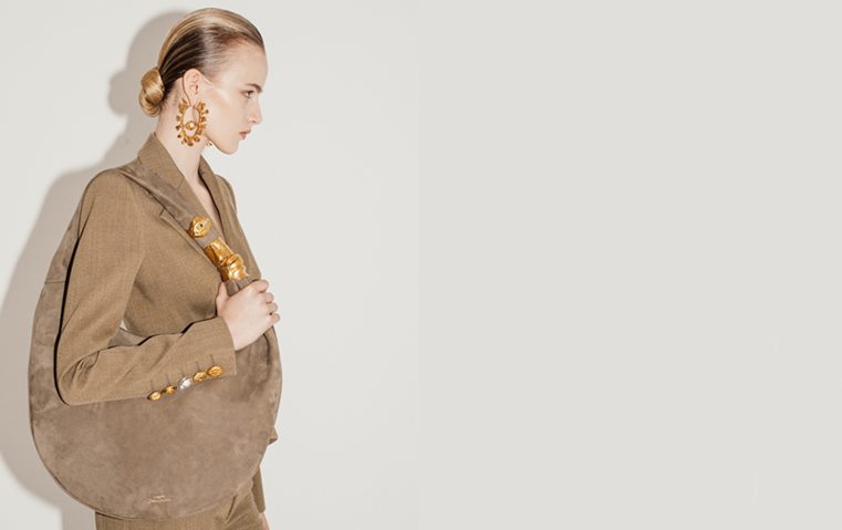 حقائب Schiaparelli الجديدة: قطعة فنية تكمل أناقة المرأة العصرية