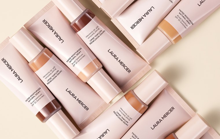 اختيارنا الجمالي لهذا الأسبوع: Tinted Moisturizer Natural Dewy من Laura Mercier
