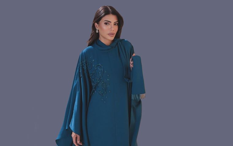 عشرة قفاطين وعبايات مستوحاة من إطلالات المؤثرات العربيات لأناقتك في العيد