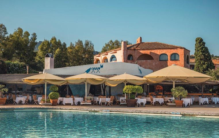 لا تفوتوا تناول الغداء في مطعم  Cala di Volpe Barbequeفي سردينيا