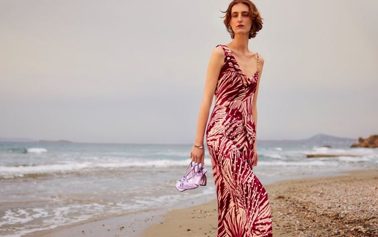 تعاون Dries Van Noten مع Mytheresa يقدّم لنا قصة صيفية لا تُنسى