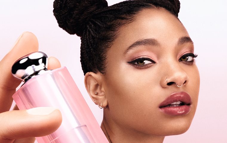 بلسم الشفاه Dior Addict Lip Glow سر الجمال الطبيعي في كل المناسبات