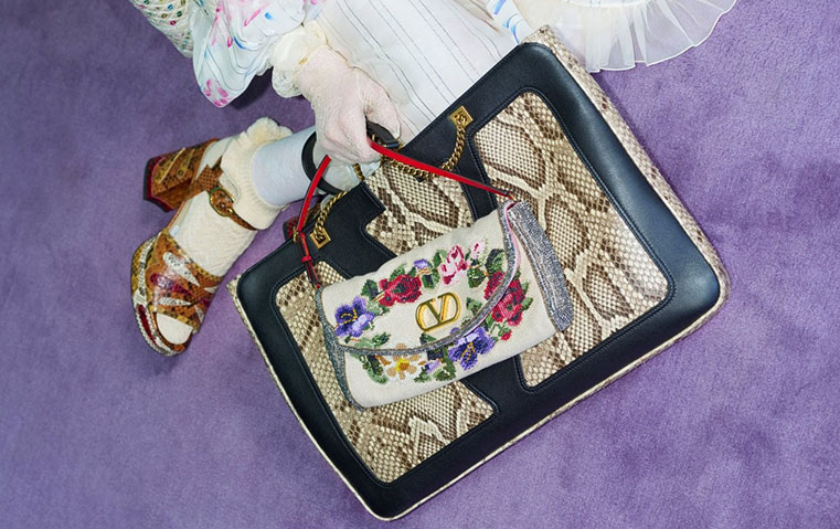 هذه الحقيبة ستصبح حديث عاشقات الموضة هذا الشتاء