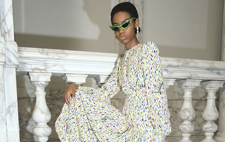 أحذية روكستاد الجديدة وحقيبة دي فاين الملونة: أيقونات مجموعة Valentino Pre-Fall 2026