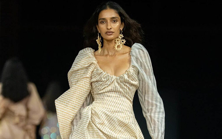 Vivienne Westwood تفتتح أسبوع الموضة في الرياض بتعاون استثنائي مع الحرفيات السعوديات