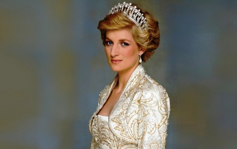 هذه هي قصّة فستان زفاف الأميرة ديانا، وما هو لغز الفستان البديل؟