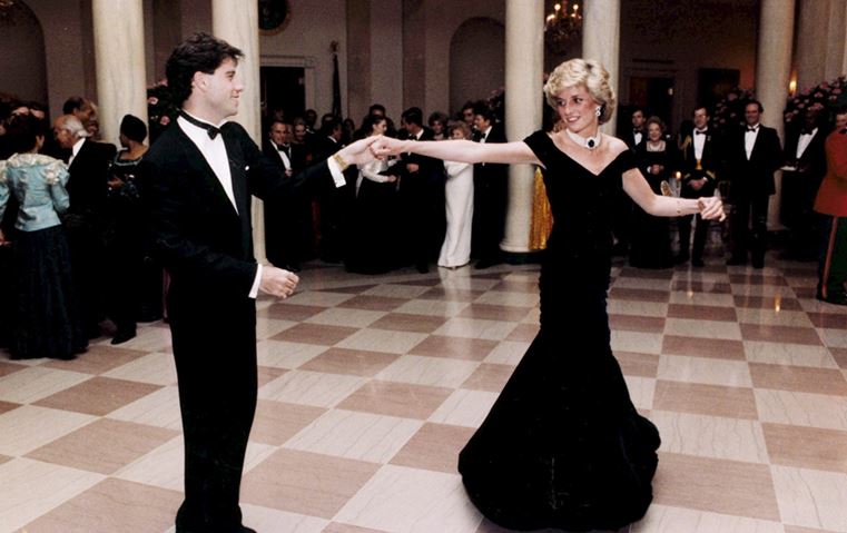 الفستان الأسود خيار لا غنى عنه في إطلالات الأميرات والملكات على مرّ السنوات