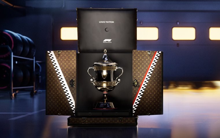 لويس فويتون ترافق أبطال الفورمولا 1 في البحرين بصندوق الكأس الأيقوني