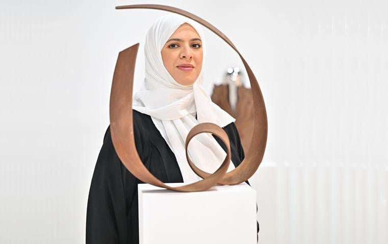 الإماراتية عزة القبيسي لـgheir: أعمالي تحتفي بجماليات الصحراء وأوجه الحياة فيها