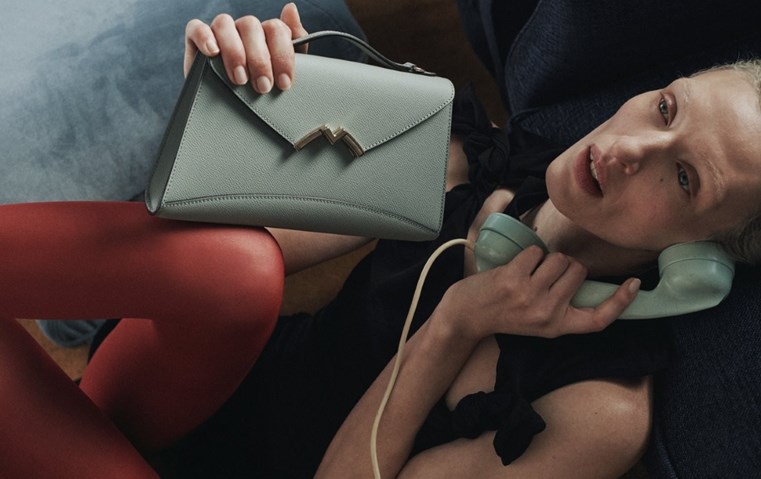 حقيبة Gabrielle من Moynat: أيقونة هندسية ترافقك بثقة وأناقة