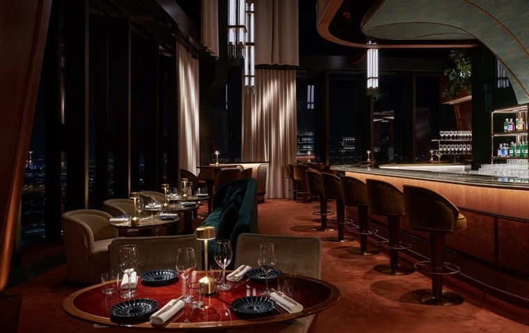 عيشوا لحظات ممتعة مع غروب الشمس في Bar des Prés