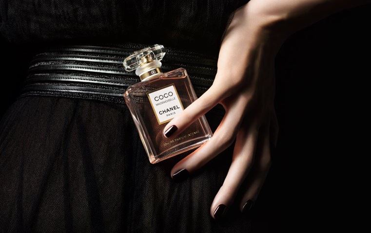 خذي بنصيحتي واعتمدي عطر شانيل الجديد لمناسباتك المسائية!
