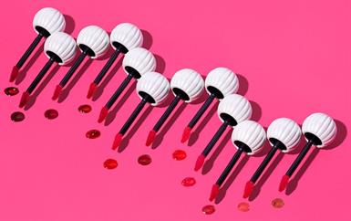 كيف تغيّر مفهوم الجمال بين 2016 و2026 مع  Benefit Cosmetics