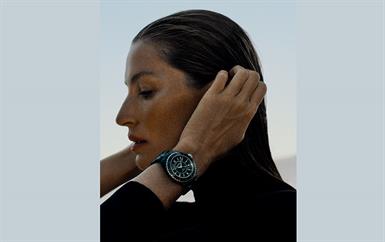 شانيل تختار جيزيل بوندشن وجهاً إعلانياً جديداً لساعة J12