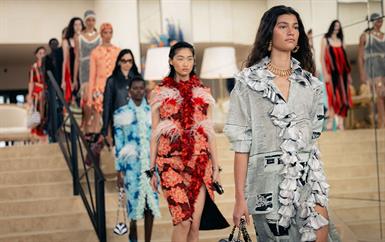 مجموعة شانيل كروز 2027: عودة إلى البدايات بأسلوب ماثيو بلازي