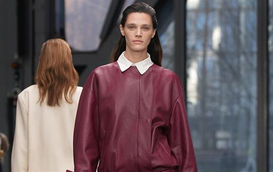 إعادة صياغة لمفهوم الجسد في عرض Calvin Klein الجديد