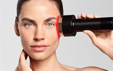 جرّبنا لكِ: جهاز LYMA Laser PRO لعكس آثار عقود من أضرار الشمس