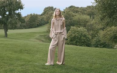 حان الوقت للهدوء.. وتبني هذه الستايلات المينيمالية المريحة