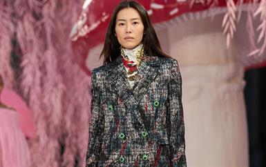 عرض شانيل هوت كوتور 2026: روح شبابية، خفة وكثير من الريش