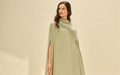 أمل الرئيسي تحيي يوم المرأة العُمانية بتصاميم مستوحاة من مسقط القديمة