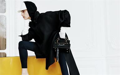 Balenciaga تدخل حقبة بيشيولي: راحة لا تخلو من الأناقة والستايل