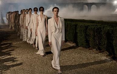 ديور تغيب عن أسبوع الهوت كوتور... وعودة لافتة لـ Iris van Herpen وMaison Margiela