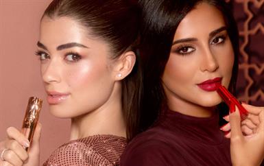 ليلى زاهر ورهف الحربي نجمتا حملة شارلوت تلبوري الرمضانية