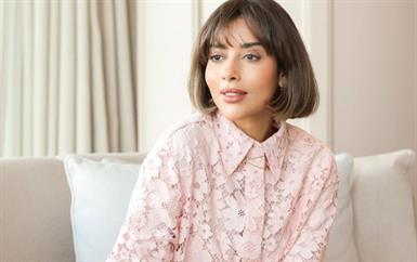 نجمات العالم يعِدن قصة 