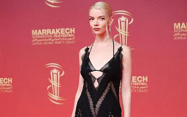 في سهرة رأس السنة، اختاري فستانك من وحي إطلالات النجمات