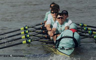 شانيل ترعى سباق القوارب في لندن للعام الثاني