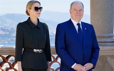 شارلين دو موناكو تحوّل بدلة إيلي صعب إلى خيار مثالي للأميرات