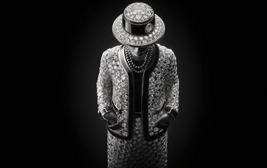 الوقت بالنسبة لشانيل.. كعب وساعة سرية ولعبة شطرنج