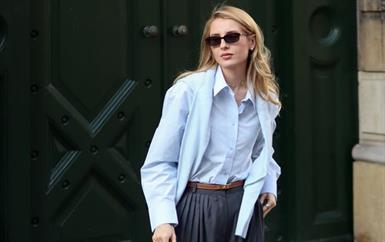 تنسيقات لونية تفوز هذا الشتاء: دروس مستوحاة من إطلالات فاليريا كاي