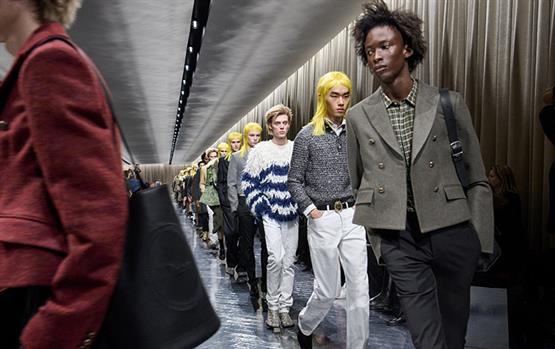 جوناثان أندرسون يفكك مفهوم الأناقة الرجالية ويعيد ابتكارها بلمسات أكثر ليونة